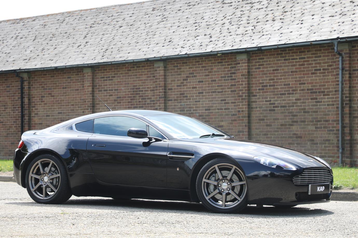 ASTON MARTIN VANTAGE V8