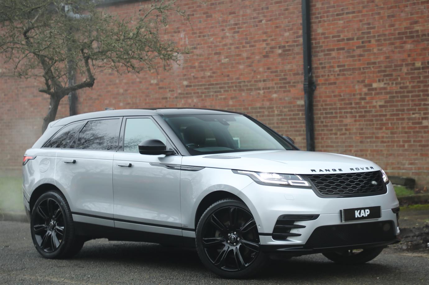 LAND ROVER RANGE ROVER VELAR R-DYNAMIC HSE